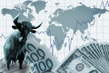 Stier vor Weltkarte, Euro, Dollar und Börsenchart