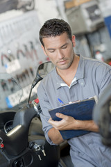 Obraz premium mechanic with scooter