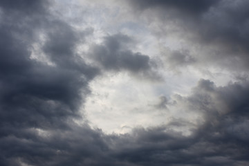 青空と雲「雲の風景」(この先にある未来へ、この先の成功、この先に何かがあるなどのイメージ）