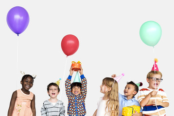 Happiness group of cute and adorable children having party © Rawpixel.com