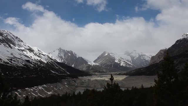 Timelapse cielo in Valtellina alla diga dei laghi di Cancano