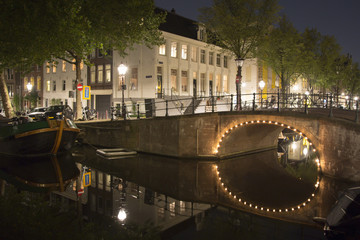 Fototapeta na wymiar Bridge over a canal in Amsterdam at night
