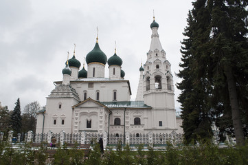 Fototapeta na wymiar Ancient church in Yaroslavl, Russia.