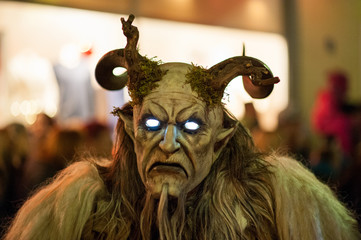 Perchtenläufe und Krampusrummel