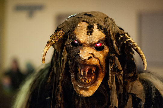 Perchtenl&auml;ufe und Krampusrummel