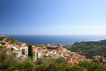 Panorama dello stretto di Messina con vista della Calabria sui monte Peloritani