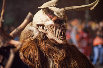 Perchten und Krampusse