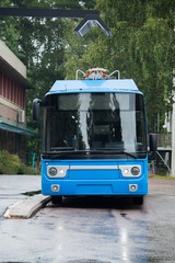 Electric bus is charged by wireless induction charging