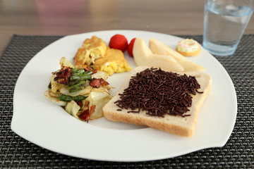 朝食