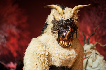 Perchten und Krampusse