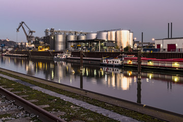 Blaue Stunde in Straubing Hafen