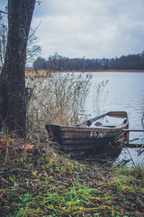 Obraz premium Boat on the river, lake. A boat with oars.