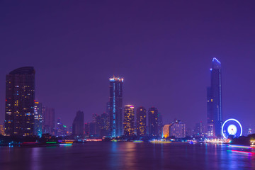 Fototapeta premium タイ バンコク チャオプラヤー川からのバンコク夜景 