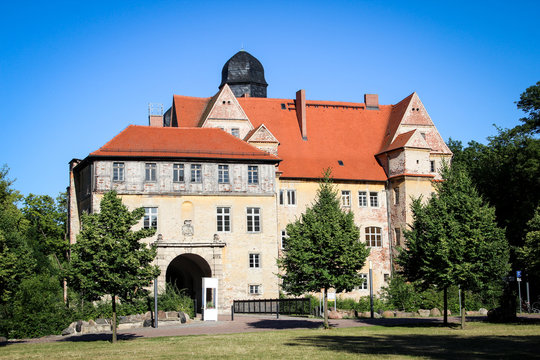 Schlosspark mit Schloss K&ouml;then
