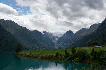 Fototapeta na wymiar See bei Briksdalsbreen, Sogn og Fjordane, Norwegen