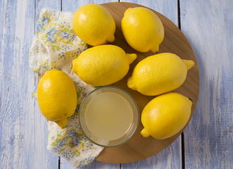 freshly squeezed lemon juice