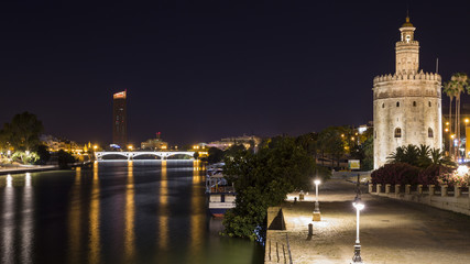 Obraz premium night views of the city of seville.