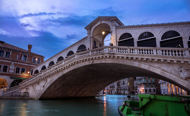 Naklejka premium Rialto Bridge at dusk, Venice, Italy