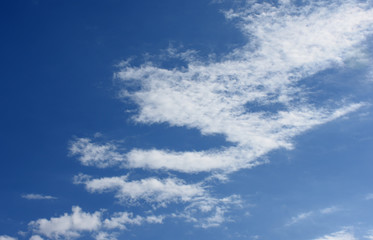 青空と雲「雲の風景」（実像に迫る、真実を求めて、仲間たちと、目指す、進む、などのイメージ）