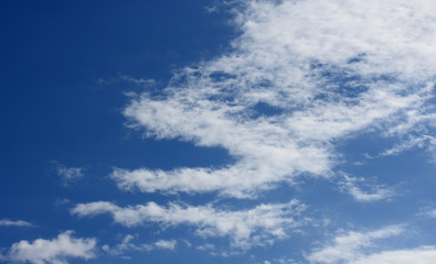 Fototapeta premium 青空と雲「空想・雲のモンスターたち（ドラゴンなどの顔のイメージなど）」（何でも話す、口をあける、待ち構えるなどのイメージ）