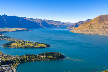 Obraz premium Ben Lomond Scenic reserve, Queenstown, New Zealand. A beautiful sunny day with clear blue sky in the resort town on lake Wakatipu