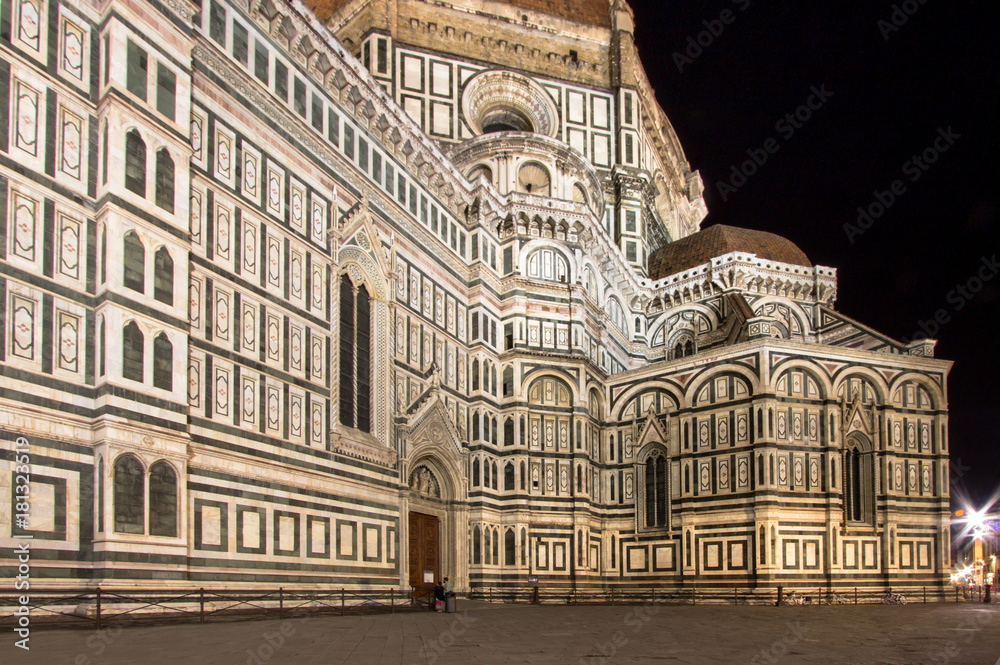 Wall mural the basilica di santa maria del fiore at night, florence, italy