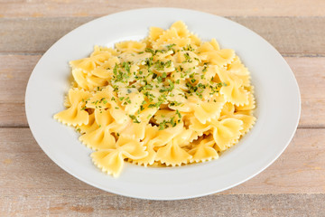 Farfalle mit Soße