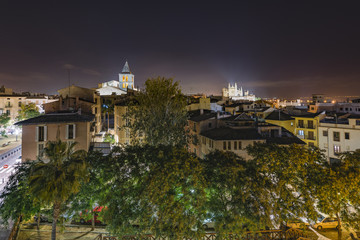 Obraz premium Night over the old town of Palma, Mallorca