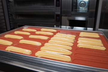 Raw dough for the Žclairs in the baking dish