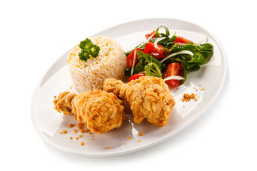 Grilled chicken drumsticks and vegetables