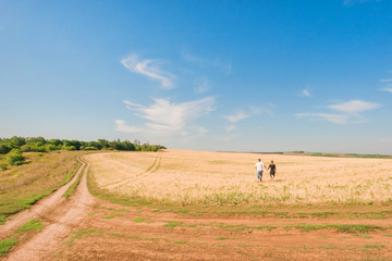Obraz premium Young man and woman running on the yellow field