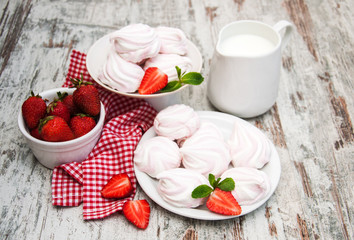 Marshmallows with strawberries