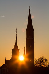 Fototapeta premium Sonnenaufgang an der Kirche