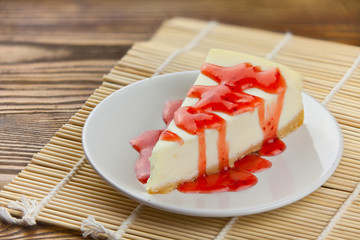 delicious cheesecake with strawberries