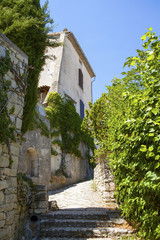 Fototapeta premium Old house in the medieval village Simiane-la-Rotonde, Provence, France
