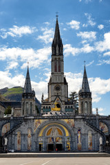 Fototapeta premium Widok na Bazylikę Matki Bożej z Lourdes