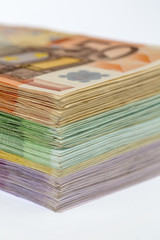 many different euro bills