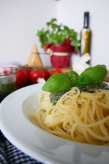 Spaghetti mit Pesto