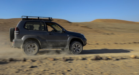Fototapeta na wymiar A jeep in the desert