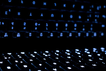 Computer keyboard lighting with reflection on the screen - Teclado de ordenador iluminación propia con reflejo en la pantalla