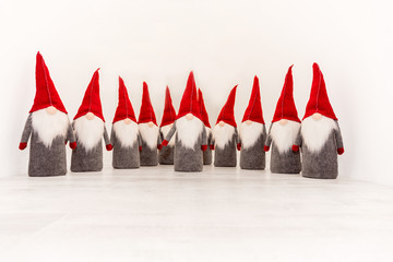 Gruppe von Wichteln als winterlich weinachtlich Vorlage