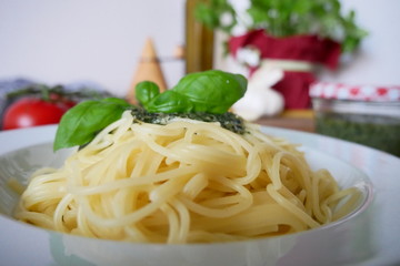 Spaghetti mit Pesto