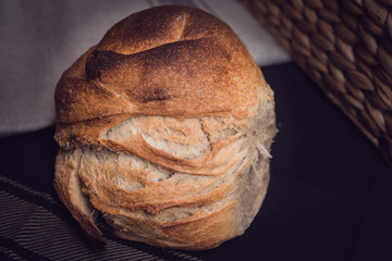 Frisch und knusprig gebackenes Brot