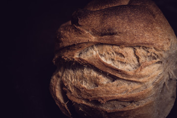 Frisch und knusprig gebackenes Brot