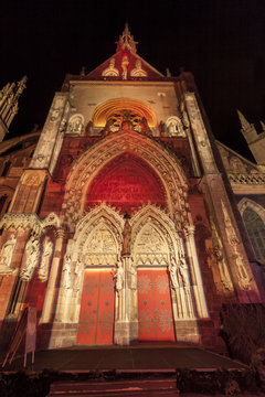 Parvis de la Coll&eacute;giale Saint-Thi&eacute;baut &agrave; Thann et ses illuminations de No&euml;l