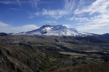 Fototapeta premium Wulkan Saint Helens w paśmie górskim Kaskada Stanu Waszyngton