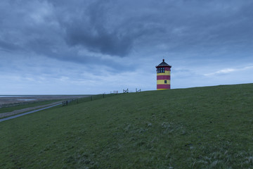 Deutschland, Niedersachsen, Ostfriesland, Krummh&ouml;rn, der Leuchtturm von Pilsum. Bekannt auch aus dem Film mit dem Komiker Otto Waalkes.