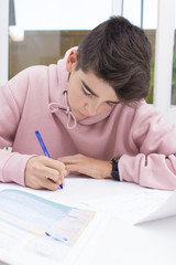Naklejka premium child writing on the home or school desk, students