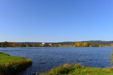 Fototapeta na wymiar Weißenstädter See bei Weißenstadt im bayerischen Fichtelgebirge 