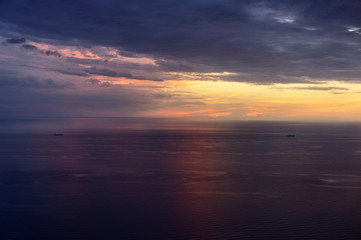 Naklejka na ściany i meble Sunset over sea